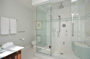 Master Ensuite - Country homes for sale and luxury real estate including horse farms and property in the Caledon and King City areas near Toronto